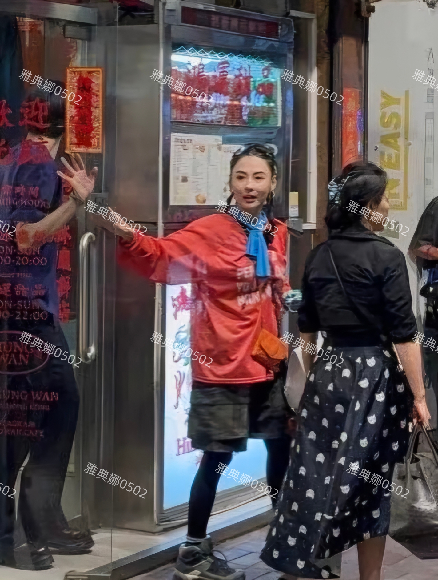 张柏芝年轻又好看她虽然瘦却精力充沛有力气，是个很好的旅行搭子