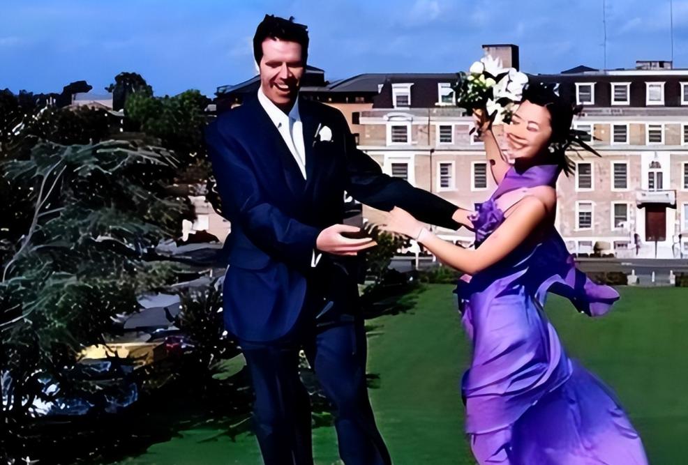 原来早已不是中国籍,被老外\玩腻\后回国捞金的姜丰,如今过得怎样