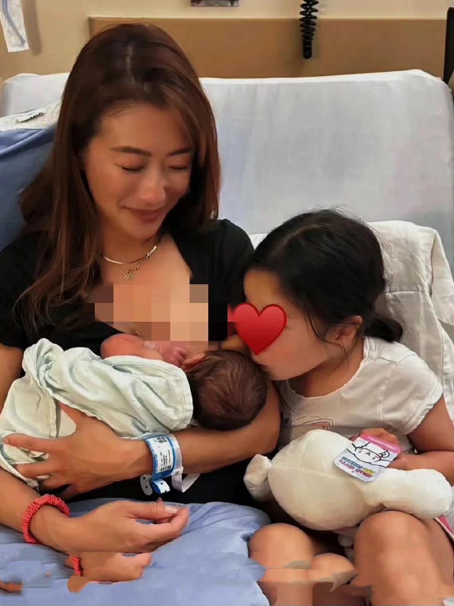 谢婷婷一家圣诞外出！小7岁男友拿奶瓶喂奶，半岁儿子神似谢霆锋