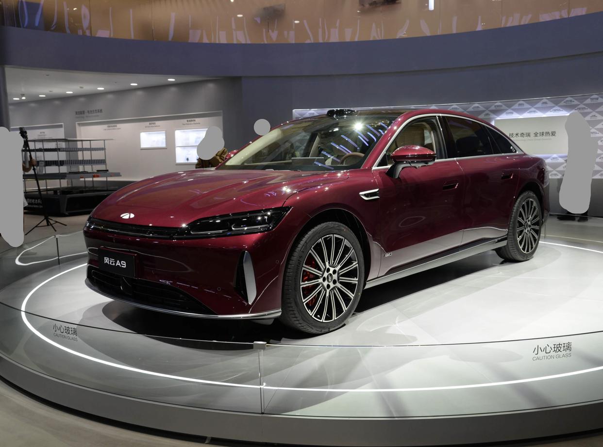 又一国产旗舰轿车，车长5018mm，激光雷达+NOA领航辅助，支持快充