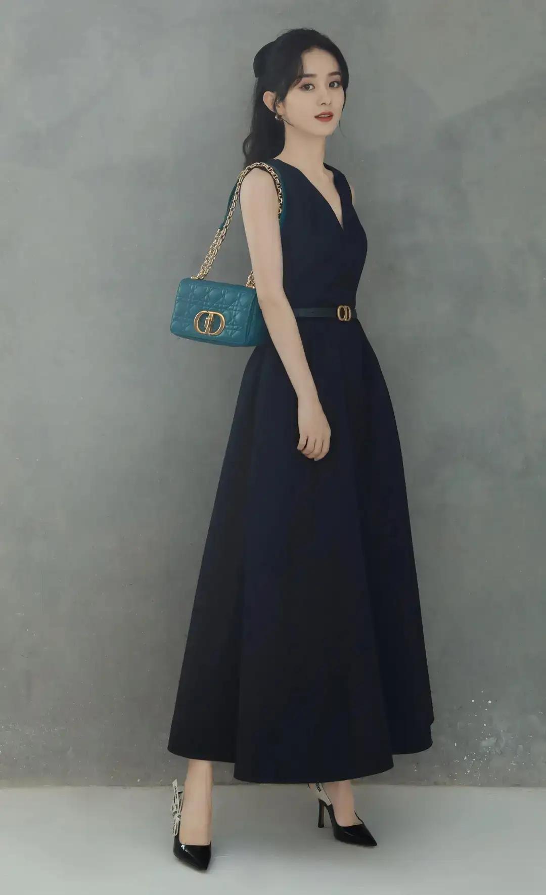 美到犯规！赵丽颖粉色连体裤配银色高跟鞋，甜晕全网！