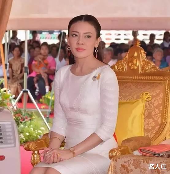 73岁泰王新宠：长相甜美初恋脸，水嫩白皙身材好，苏提达比不了