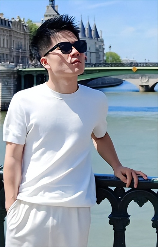 俞敏洪没想到，董宇辉受邀九三阅兵半月多，再因一个举动口碑暴涨