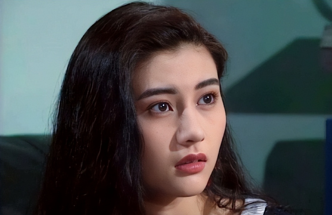 14岁已是“人间尤物”，被富豪看中花1亿娶回家，现55岁风韵犹存