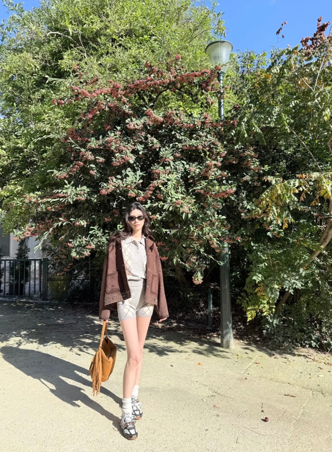 奚梦瑶巴黎爱马仕被偶遇，背65w+的名包，全黑look又高又美