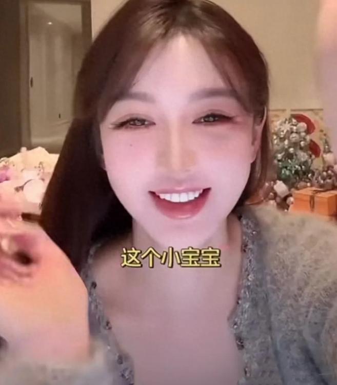 机关算尽太聪明，叶柯独自带娃背贷款哭穷，黄晓明不管不问心够狠