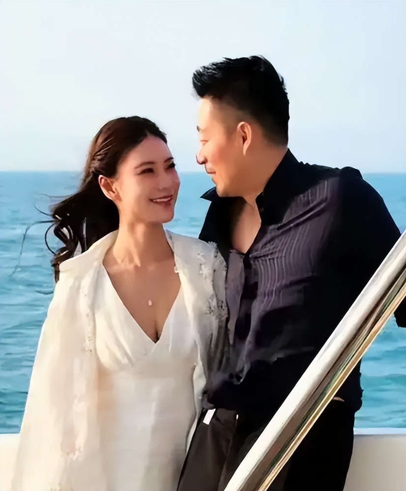 大S朋友圈曝光1周，汪小菲深夜失眠袒露心声，担心的事还是发生