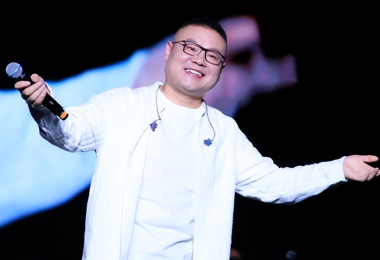 北京这一夜，新身份曝光的岳云鹏，彻底颠覆了大众对他的固有认知