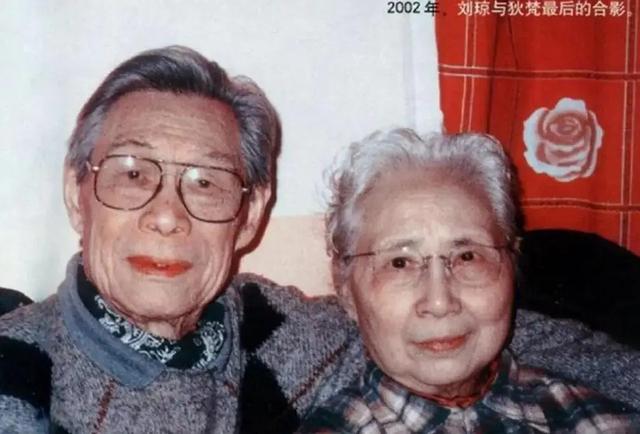 《十六岁的花季》重聚，“白雪”依然年轻，战士强显老，2人去世