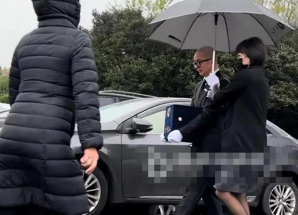 马筱梅控诉大S下葬未通知子女 汪小菲回应会带孩子们去磕头