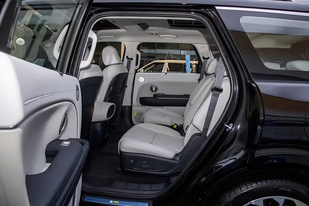 六座/七座布局更高级,2026款混动SUV开出豪华车质感