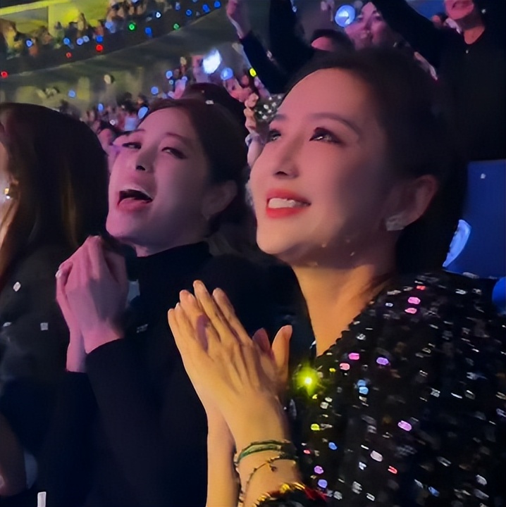 F4演唱会成照妖镜，佟丽娅褶多头秃，蒋丽莎脸僵肿，司雯嘉太惊艳