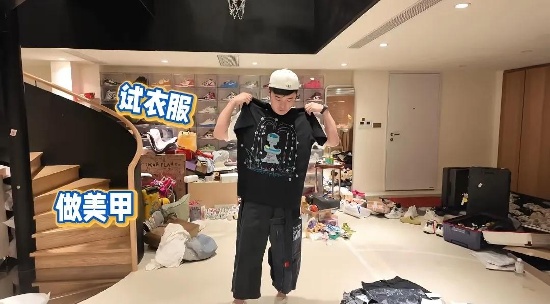 39岁陈赫揭露明星假精致,衣服鞋子堆满客厅 家里乱到落脚地都没有