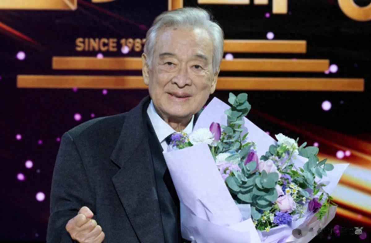 李顺载离世后，总统李在明第一个送花圈到灵堂，韩国罕见举国哀悼