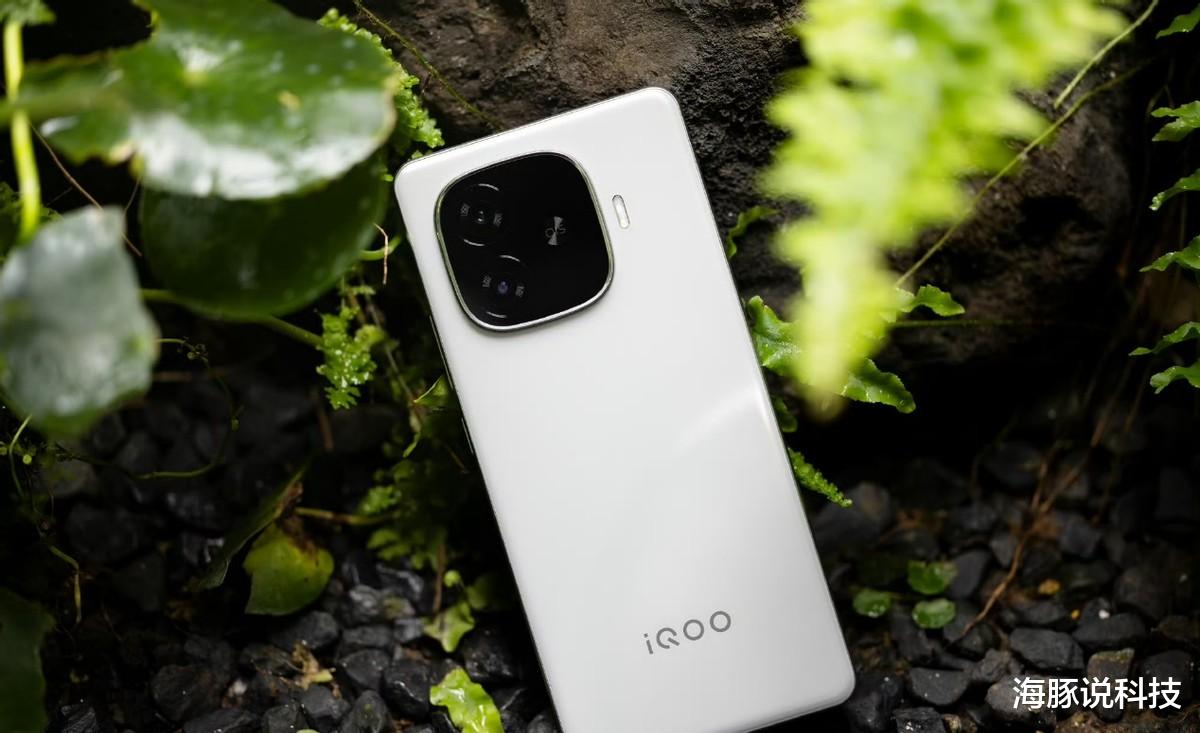 千元档位“性价比屠夫”,天玑8400+7620mAh+144Hz光域屏