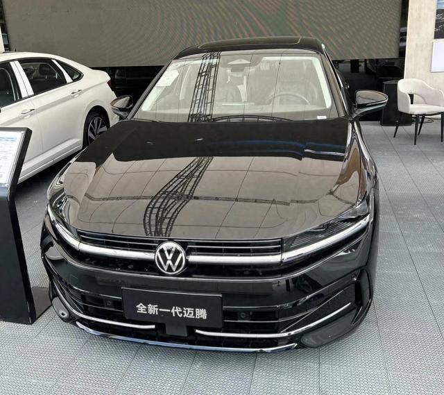 出色的操控性能很棒的轿车