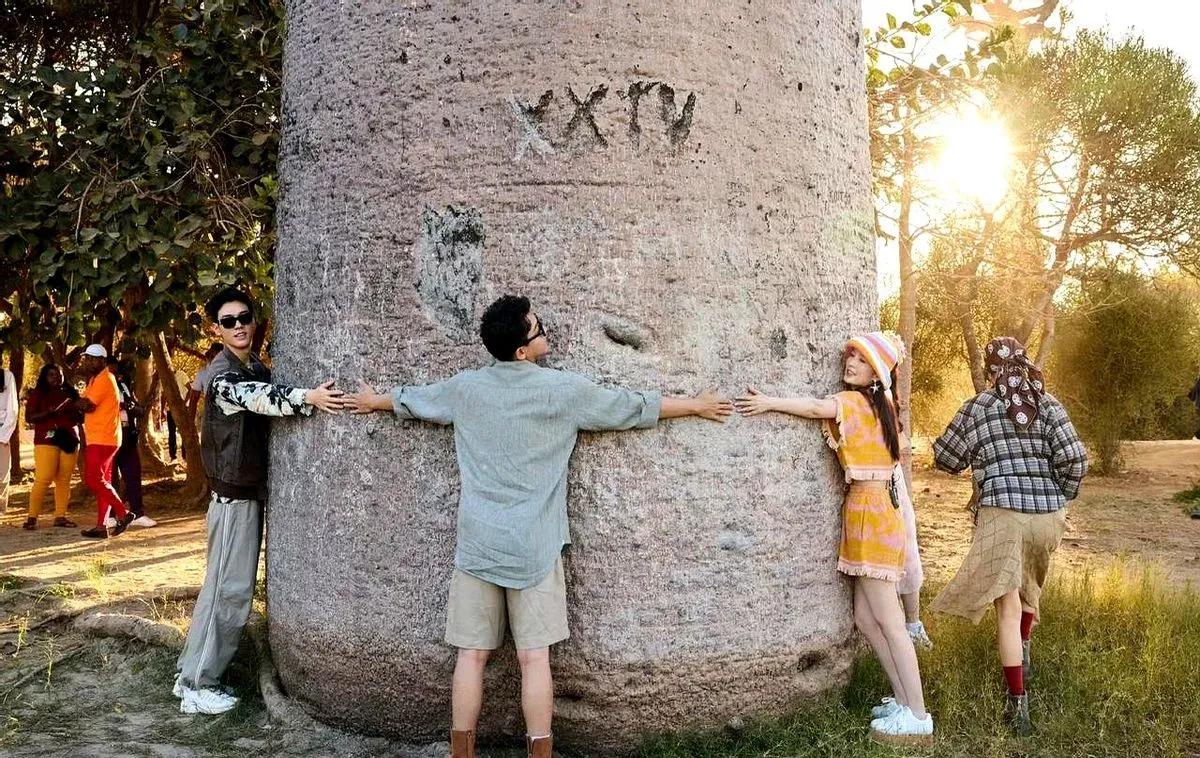 欧豪也没想到,马思纯离开他后,如今在张哲轩的手上闪闪发光了