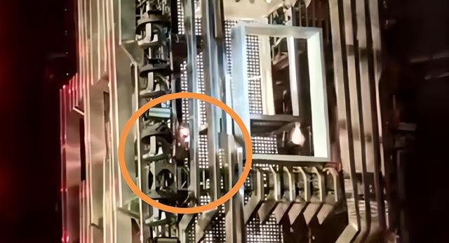 43岁女歌手空中飞车侧翻,连喊8次停下,员工在偷偷摸鱼