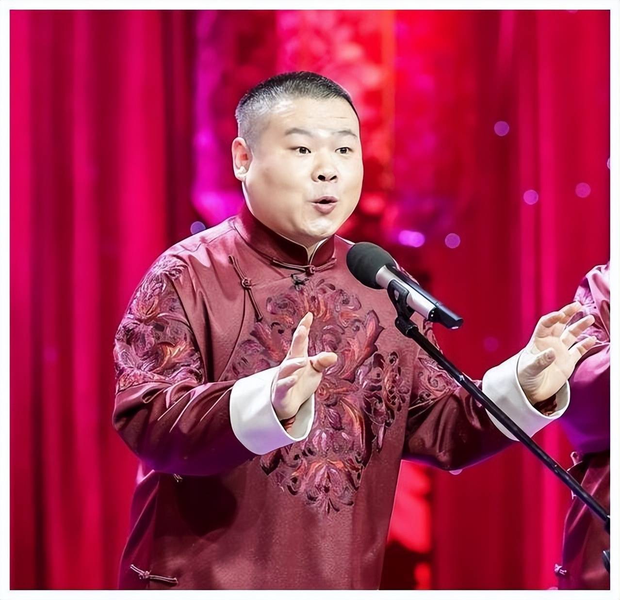 钱再多有什么用？官媒出手揭岳云鹏夫妇真实现状，走上于谦的老路