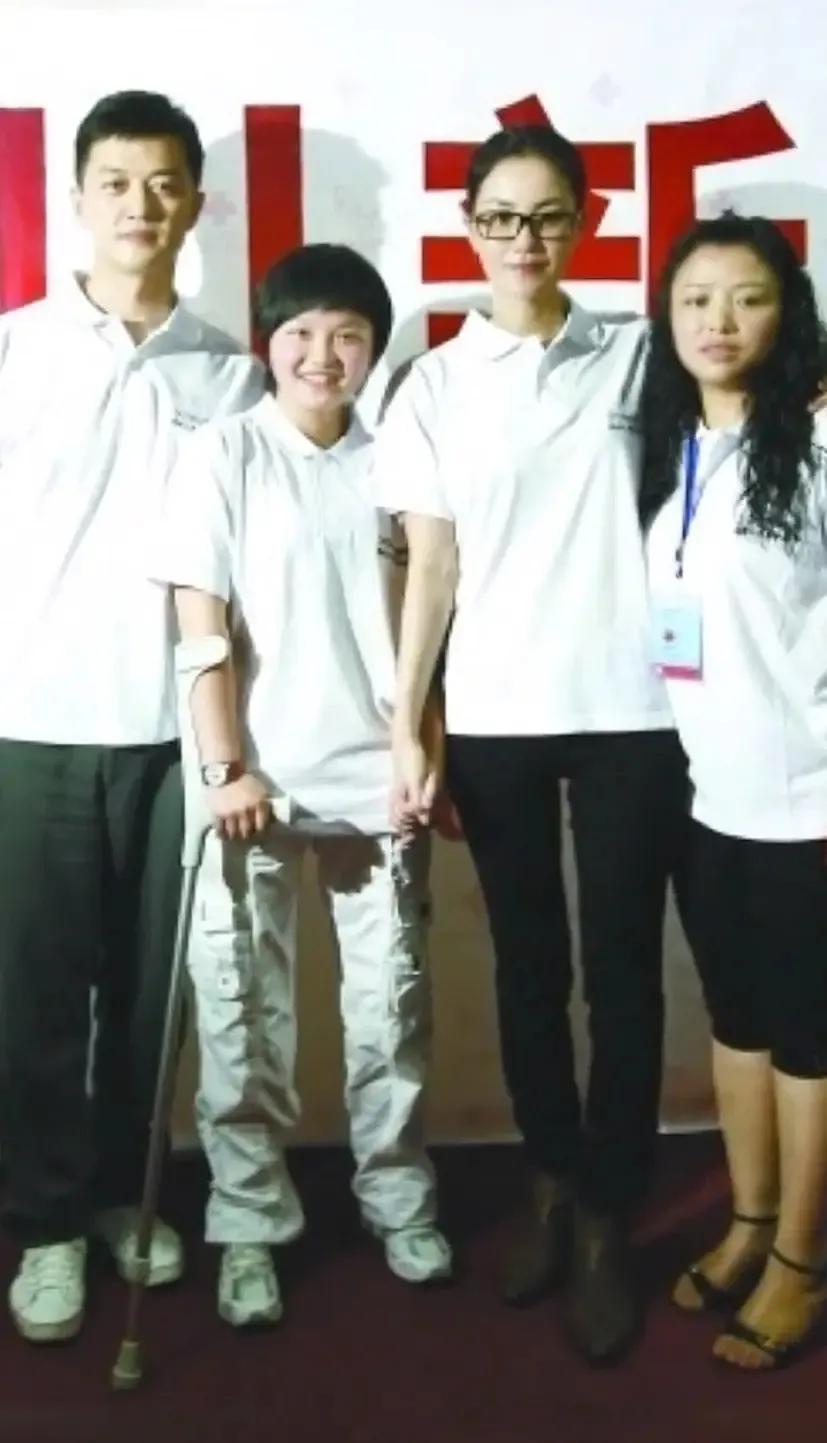 李亚鹏首次透露有四个女儿,看哭众人,视频中出现了王菲的身影