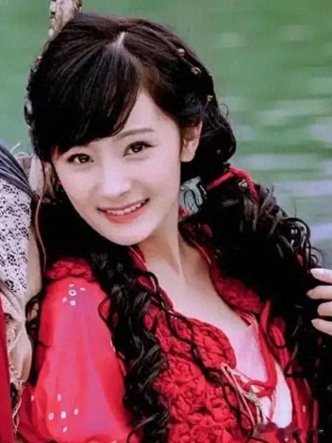 内娱顶流20年?杨幂的绝代风华,谁能不被圈粉?