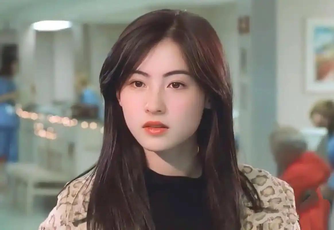 明明是同一个妈,长相却天差地别,这3位明星的兄弟姐妹让人开眼