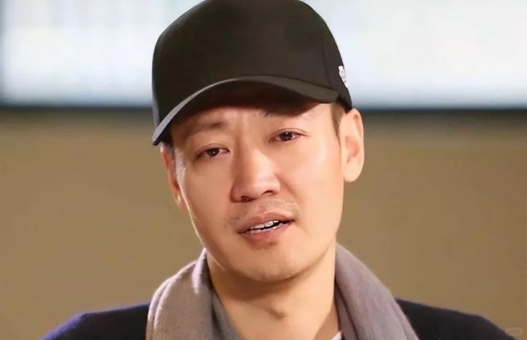 辛柏青近况曝光:妻子离世仅5个月,身边美女相伴,一举动败好感