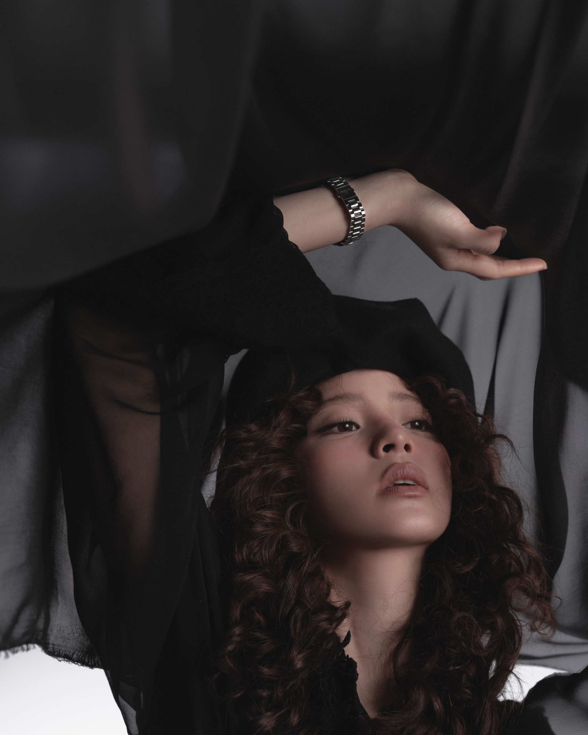 欧阳娜娜教材高跟，这个腿细长又嫩，真美