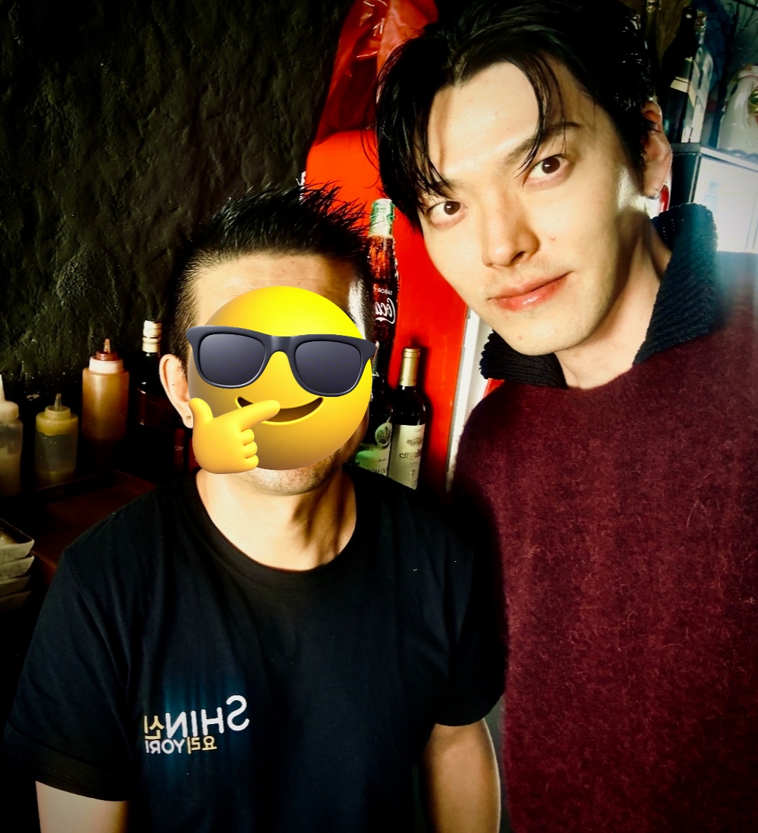 金宇彬与申敏儿西班牙度蜜月被偶遇，又高又帅，手上婚戒显眼