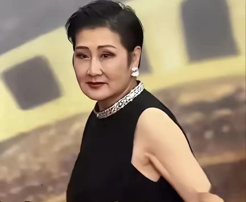 明星无滤镜后,李宇春大象腿,周迅似小老太,蔡明黑得像非洲人