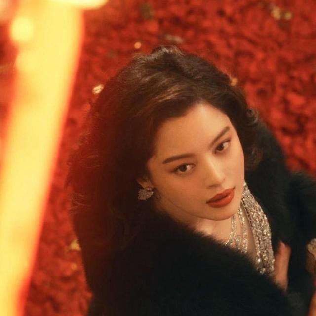 本以为秦岚已是身材天花板，看到辛芷蕾后，才知道什么叫人外有人