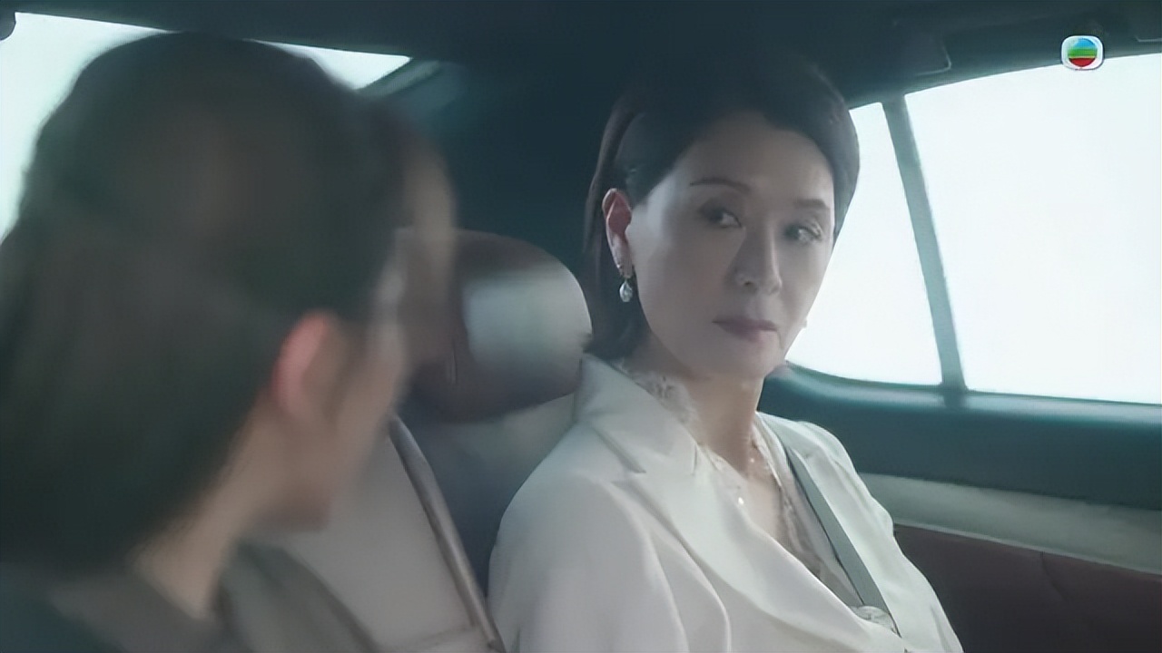 60岁女星时隔7年回巢再拍TVB剧,气场强大碾压全场,获视后赞好有型