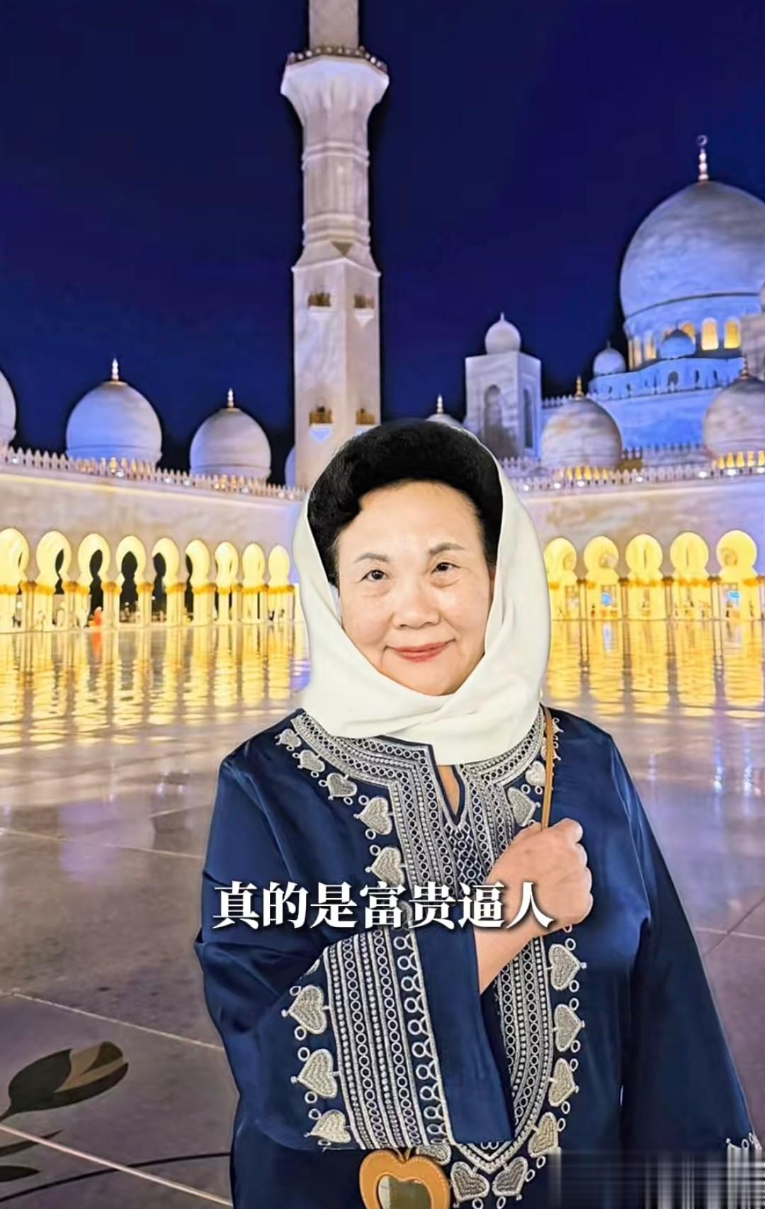 伊能静参观清真寺，包着头巾不敢大声说话，秦昊把她拍得像130斤