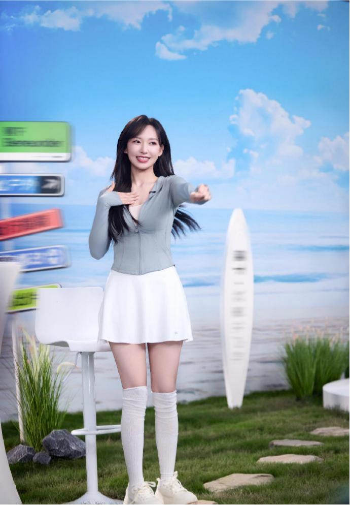 程潇这身材太均匀了吧！ ???这比例，连尺子看了都要怀疑人生。