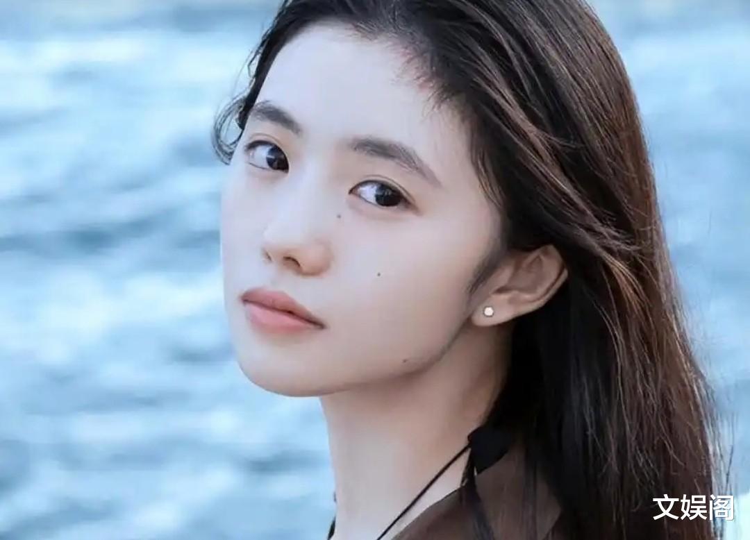 刘浩存又引争议!《陷入热恋》吻戏借位,出道至今事件比作品还火