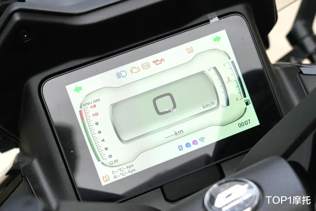 两轮头等舱,QJMOTOR鸿350GS静态全解析,不只是价格低还有硬实力