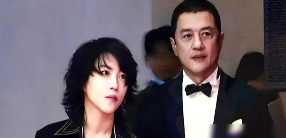 李亚鹏首次透露有四个女儿,看哭众人,视频中出现了王菲的身影