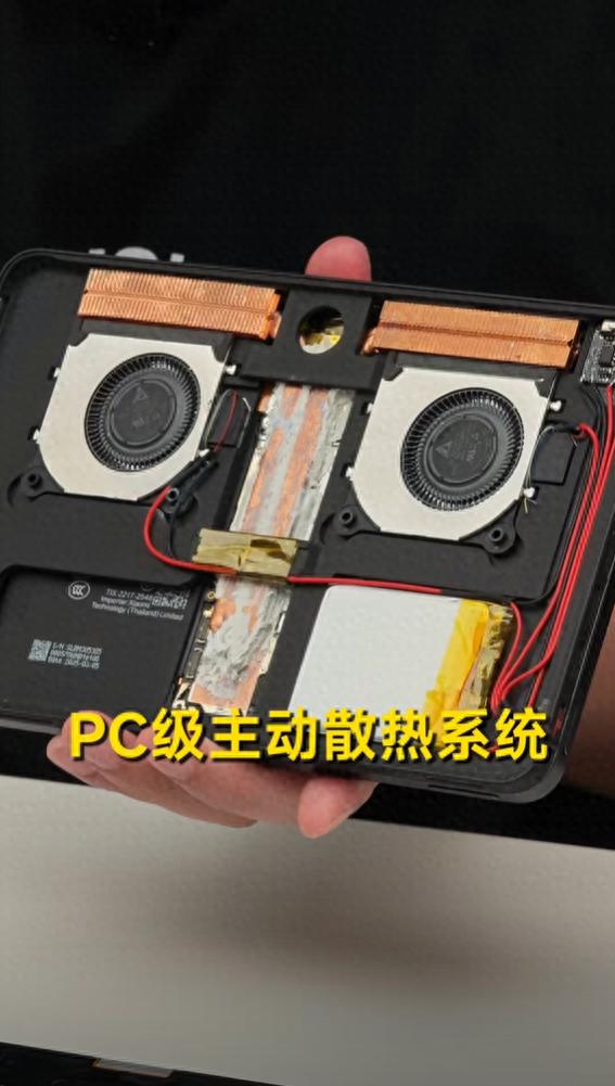 网友魔改REDMI K Pad:加装双超薄风扇 PC级主动散热