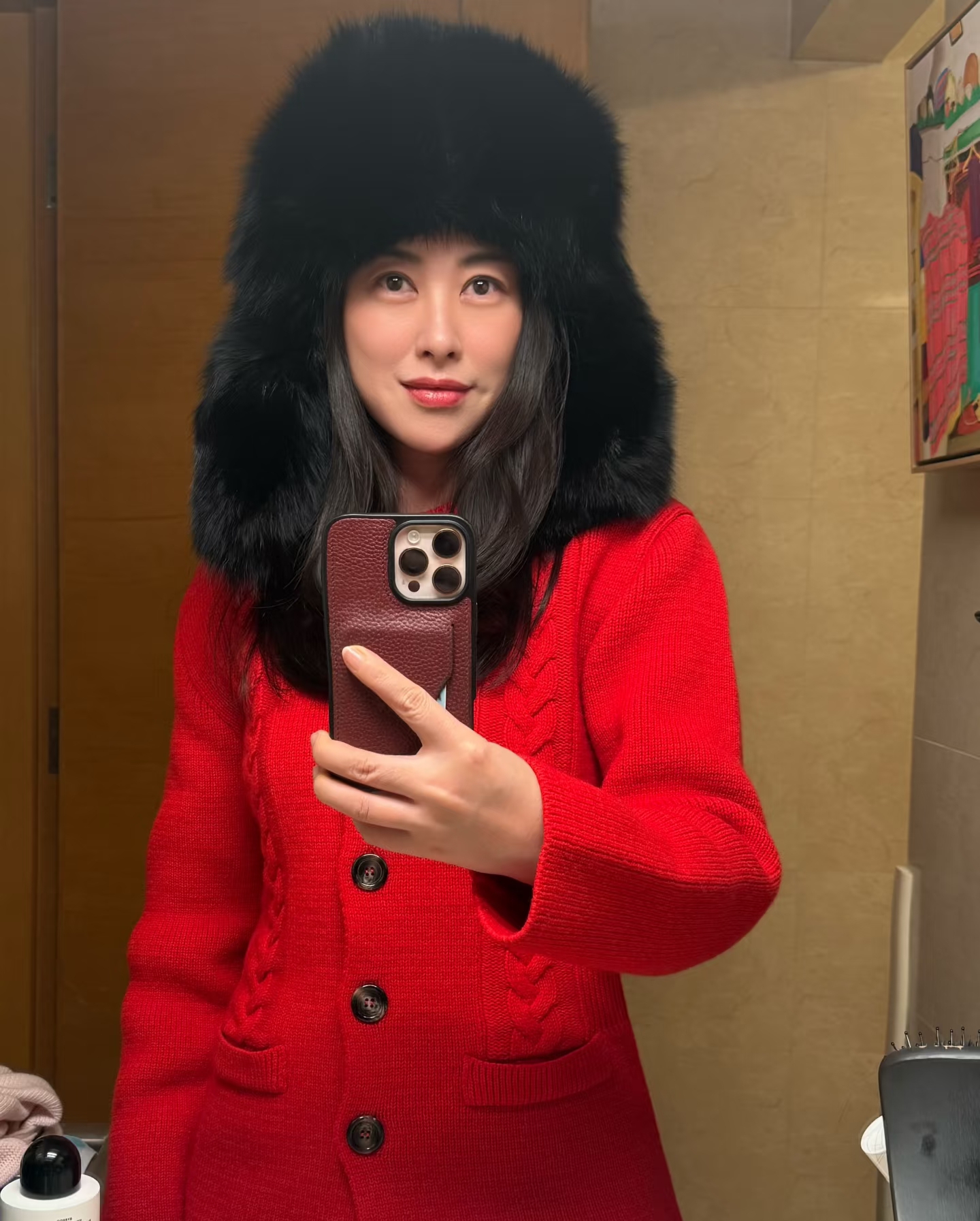 朱珠分享最新美照并配文，平安喜乐