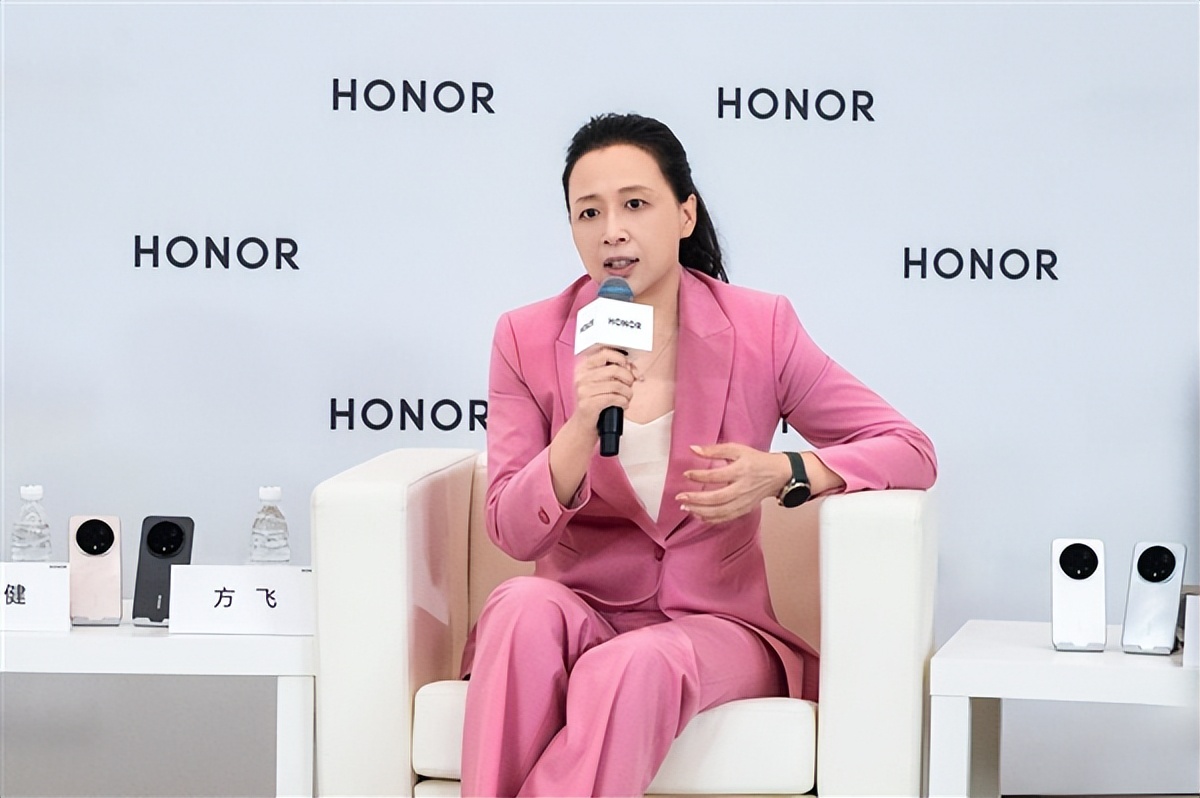 從AiPhone到ROBOT PHONE：榮耀掌控未來AI話語權
