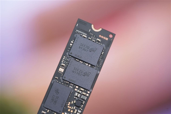 英睿達速度最快的Gen 5 SSD！T710 2TB圖賞