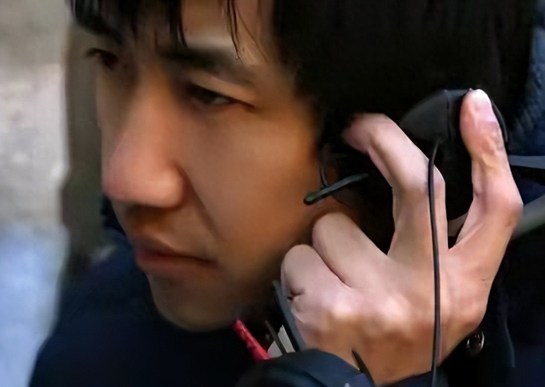 放弃主持事业，嫁大15岁“软饭男”，如今才明白她的选择有多明