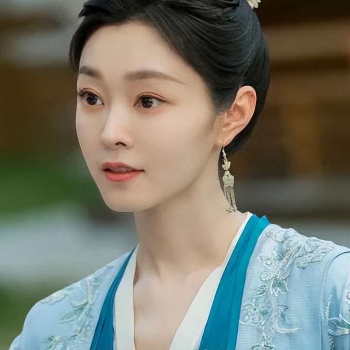 面相变了？35岁宋轶生图吓人，嘴歪脸颊僵硬,担心的事还是发生了