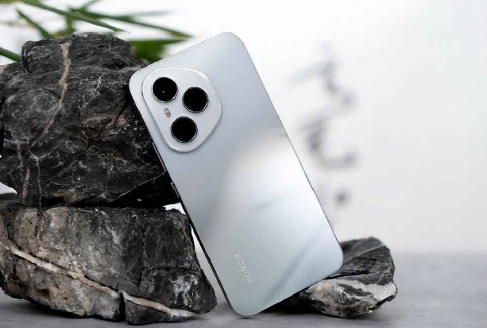 荣耀努力冲销量,7200mAh+16GB+1TB,新一轮国补终于等到了