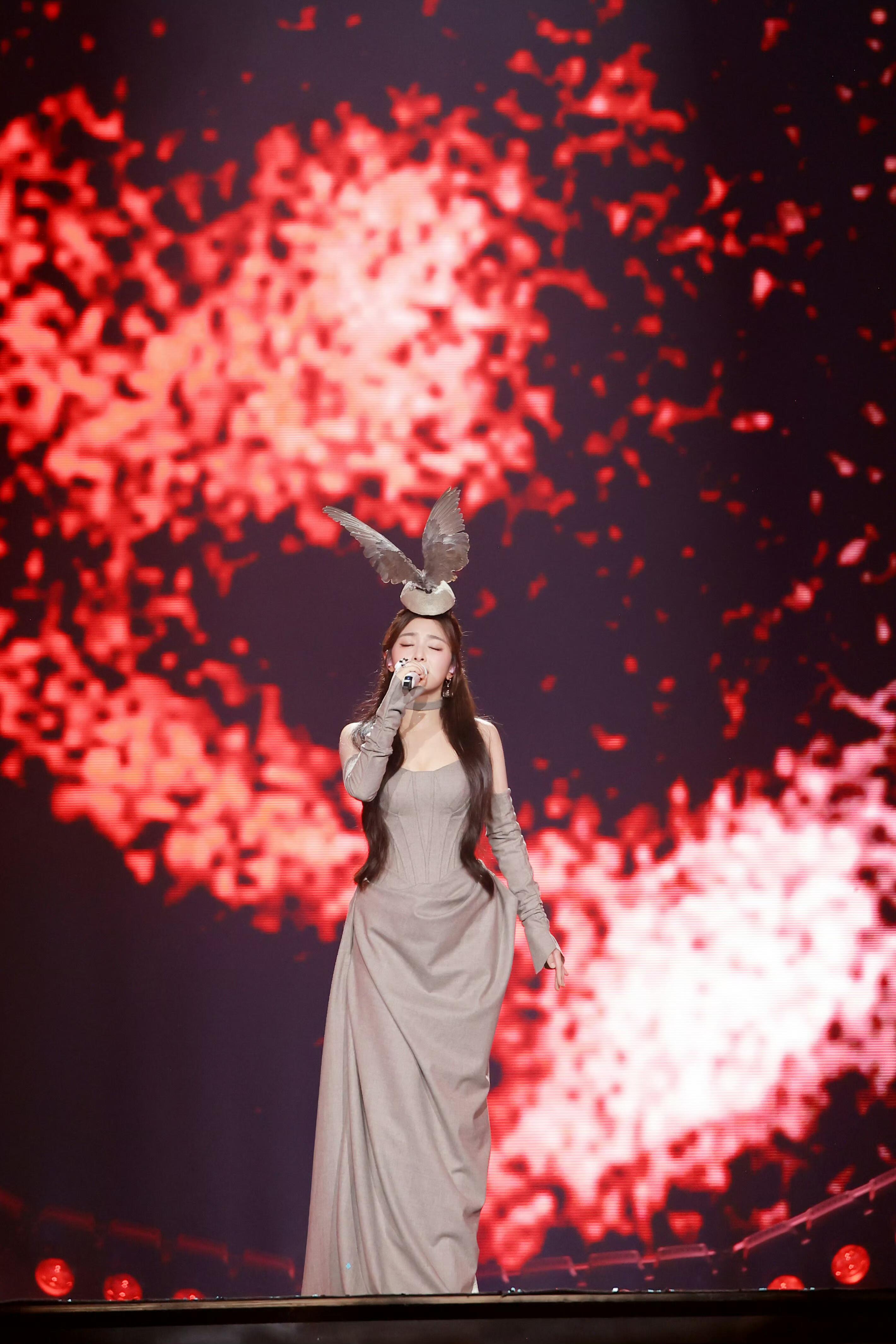 张含韵演唱会舞台造型,中年的她终于开始惊艳所有人