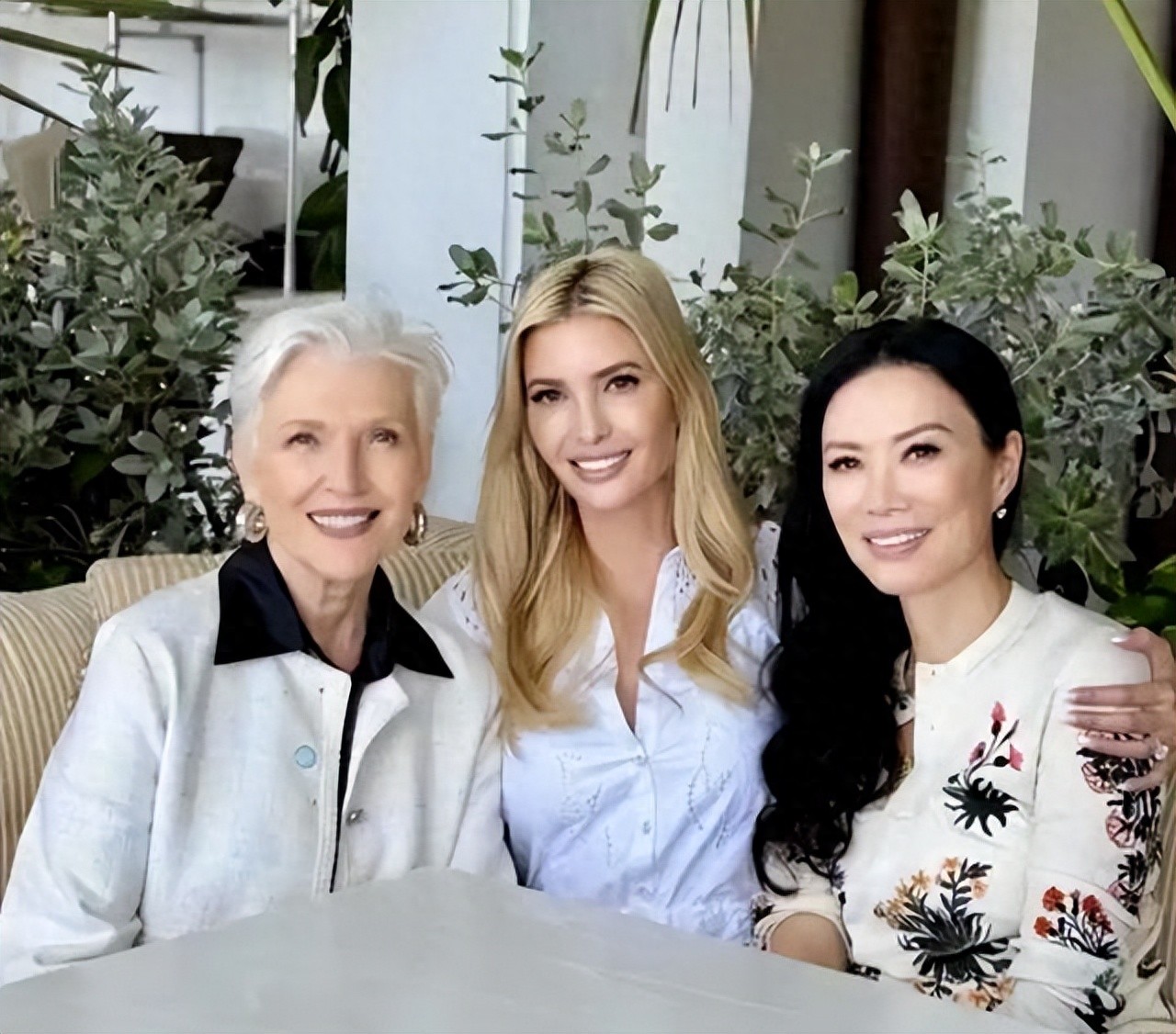 睡完首富睡总统：从厂妹到顶级名媛，靠男人捞到268亿，她凭什么