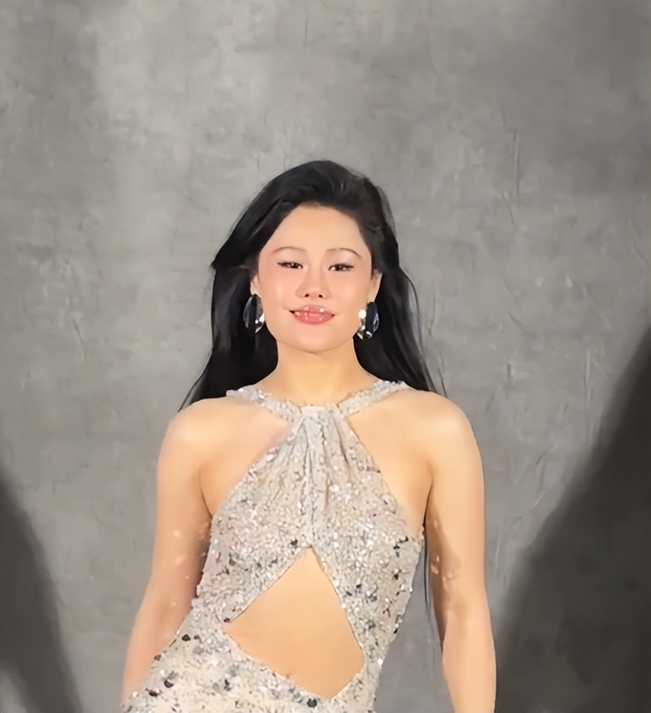 米兰第三弹，关晓彤老年装，陈梦生图无瑕疵，袁娅维上裹下露好御