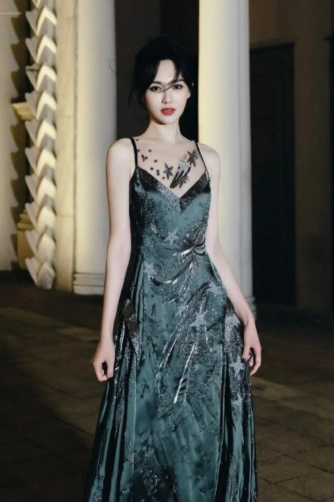 唐嫣：多元化的优雅风格