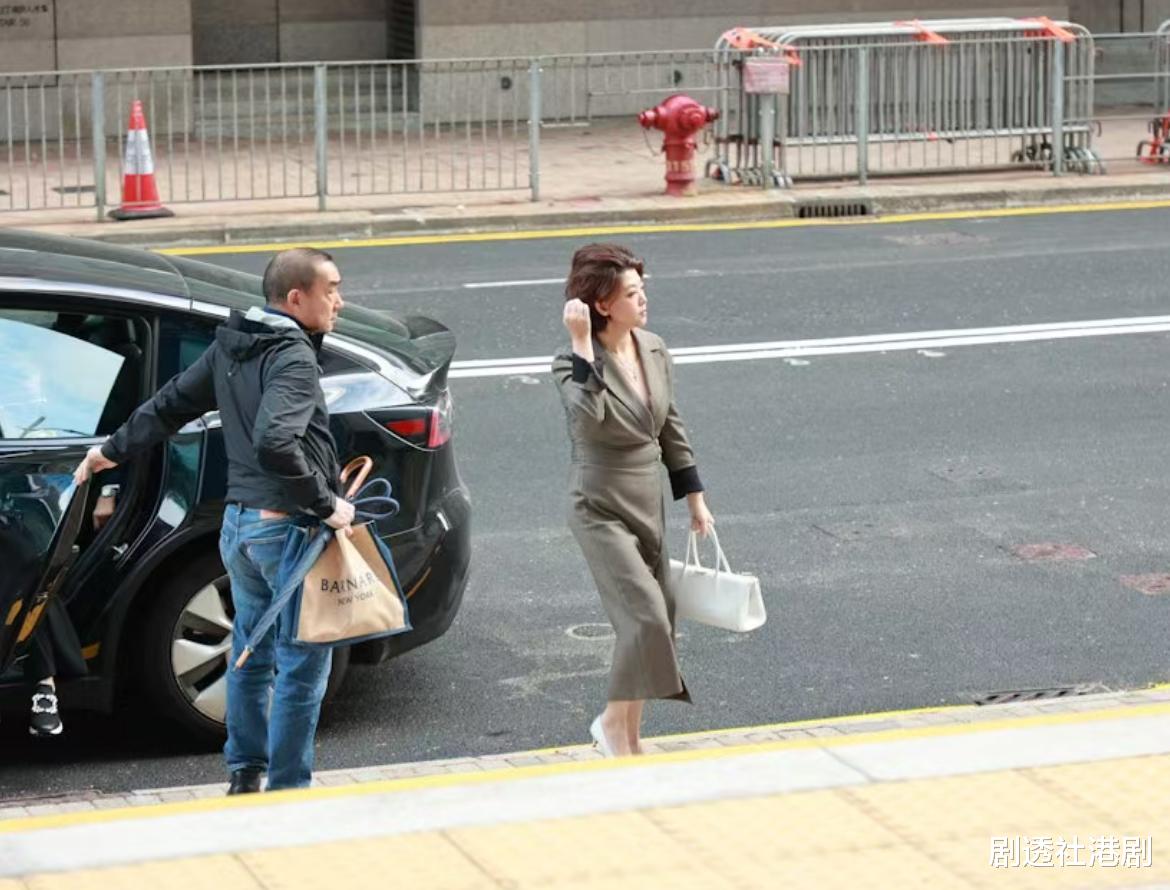 前港姐女儿发文控诉富豪爸爸！证实妈妈受暴力对待，二人正办离婚