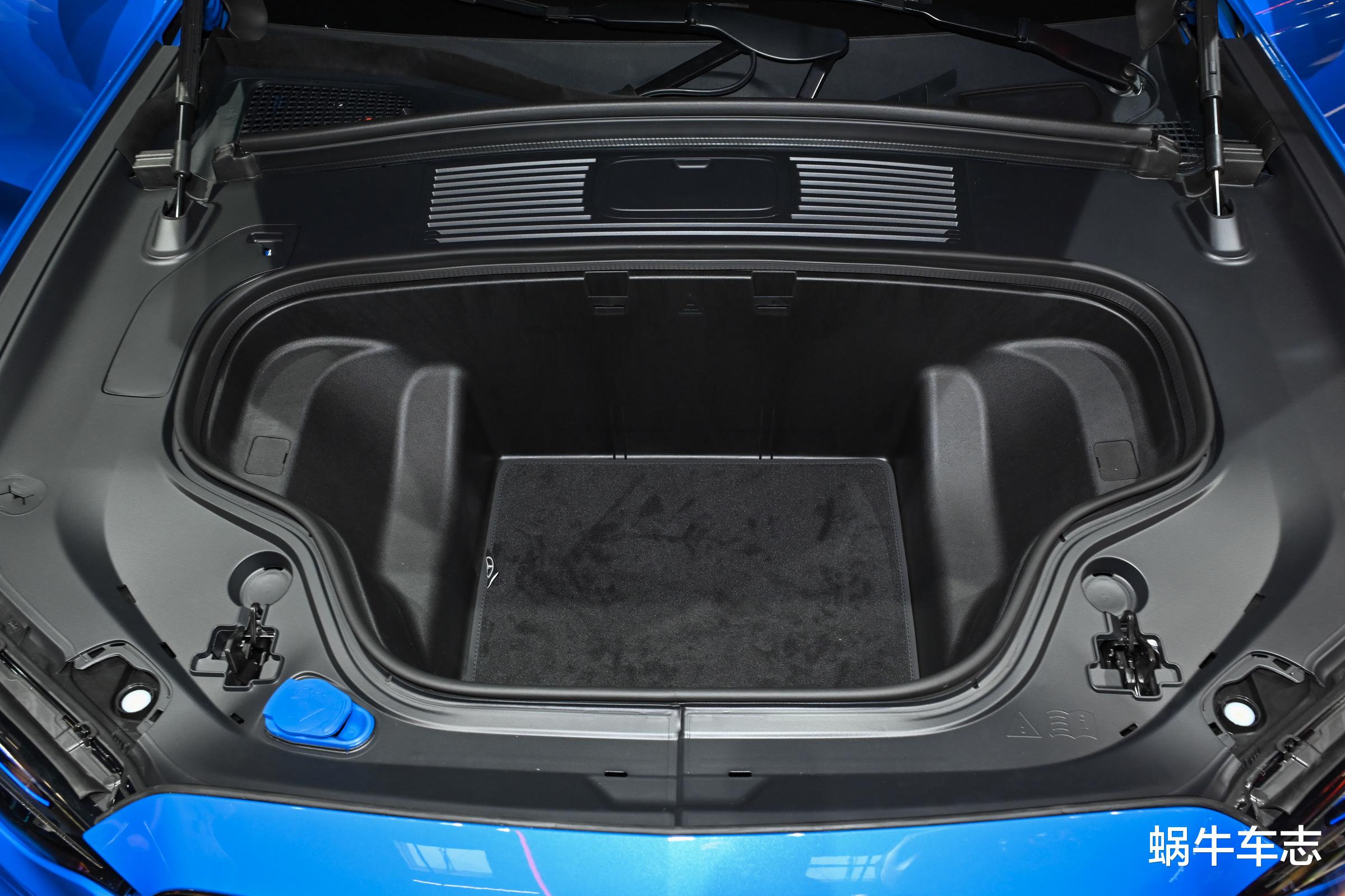 国产奔驰GLC EV明年上市，推6座版！现款GLC跌至32万 抄底or等纯电